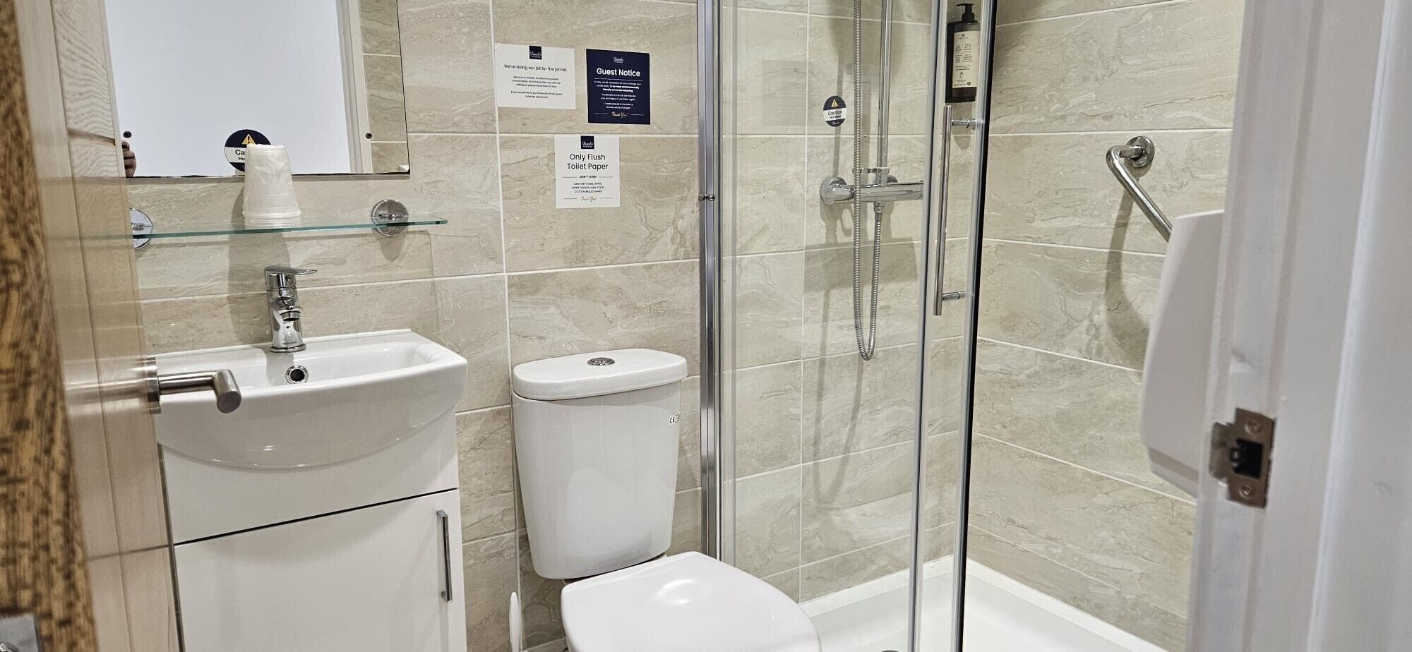 Family Room | Bathroom | Towels, soap, shampoo, toilet paper