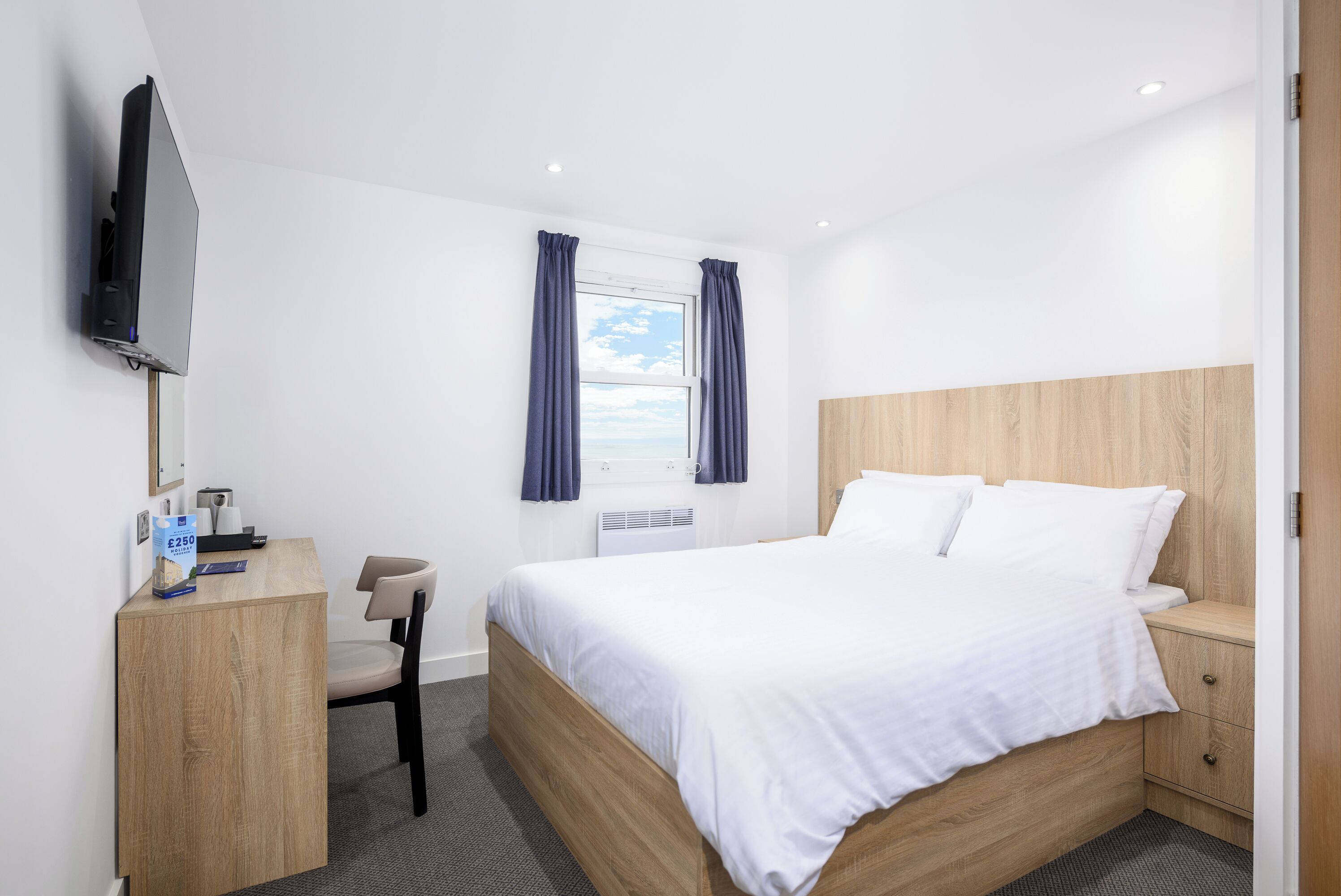 Dobbeltrom | Skrivebord, strykejern/-brett, wi-fi (inkludert) og sengetøy