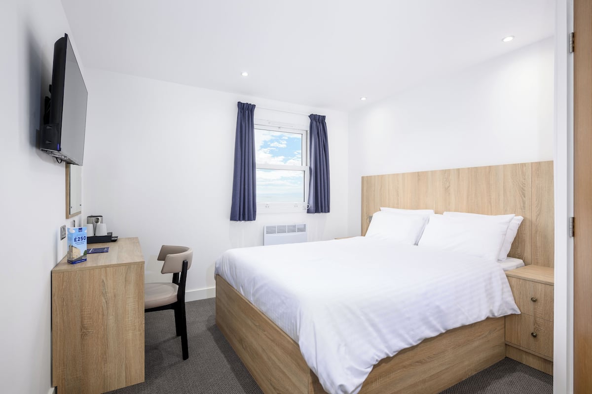 Dobbeltrom | Skrivebord, strykejern/-brett, wi-fi (inkludert) og sengetøy