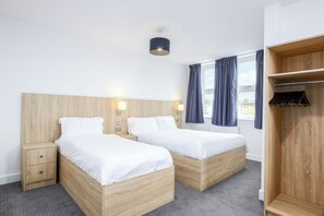 Quarto triplo, vista para o mar | Escrivaninha, ferros/tábuas de passar roupa, Wi-Fi de cortesia