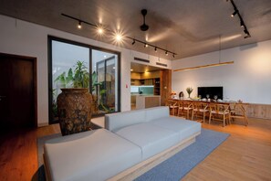 Signature Villa, Garden View | Living area