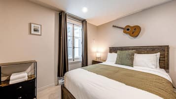 Apartamento luxo, varanda | 2 quartos, ferros/tábuas de passar roupa, Wi-Fi de cortesia