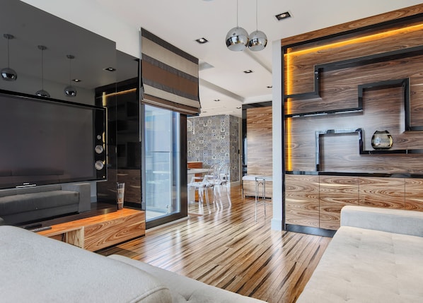 Apartment | Living room | Flat-screen TV, fireplace