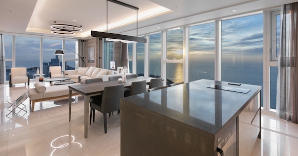 Superb Ocean View Royal Suite (Mipo Harbor View) | Quang cảnh thành phố