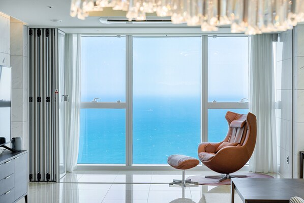 Kids Panorama Ocean View Royal Suite - Haeundae Beach View | Vue de la chambre