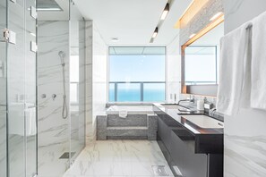 Hair dryer, slippers, bidet, towels - LCT Residence Y Collection (Busan)