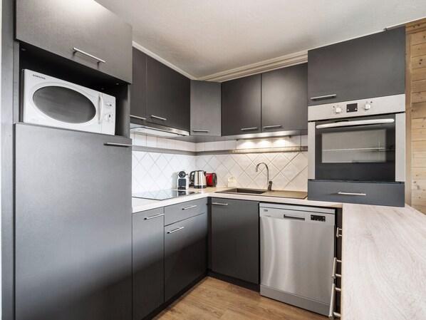 Fridge, microwave, oven, dishwasher