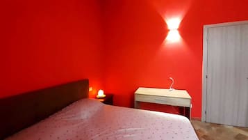 Una scrivania, Wi-Fi gratuito