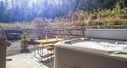 3 Bedroom: Coal Box Beautiful Unique Home Close to Slopes