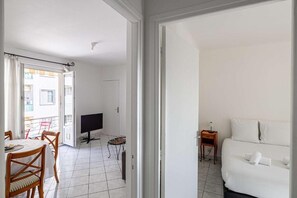 2 chambres, fer et planche à repasser, Wi-Fi, draps fournis