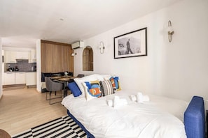 1 chambre, fer et planche à repasser, Wi-Fi, draps fournis