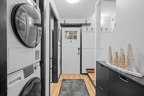 Mt Snow Retreat | Walk to brewery