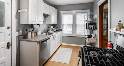 Lakewood Bed & Biscuit | Pet Friendly | Mins to LKWD Park