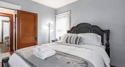 Lakewood Bed & Biscuit | Pet Friendly | Mins to LKWD Park
