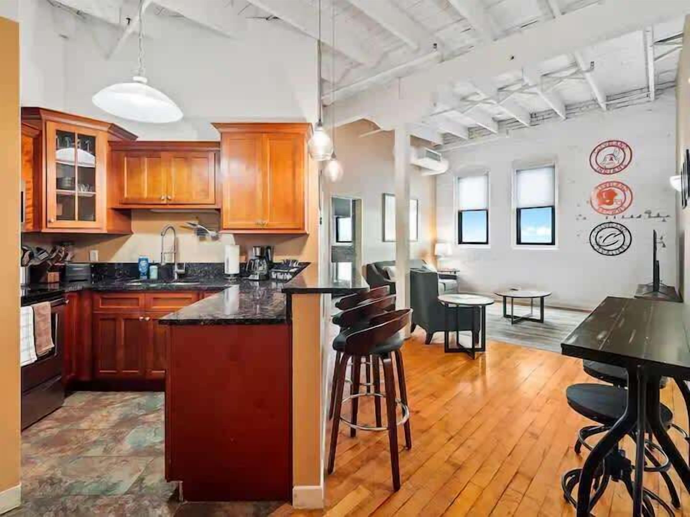 Lakefront Loft - Walk 2 First Energy X Progressive - Cleveland, OH