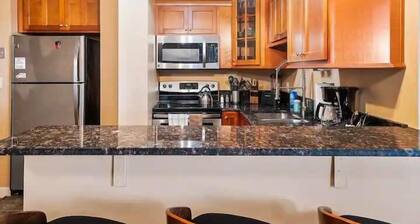 Lakefront Loft - Walk 2 First Energy x Progressive