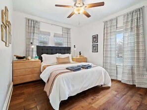 2 quartos, ferros/tábuas de passar roupa, Wi-Fi, roupa de cama