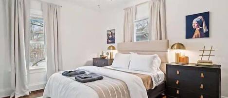 2 dormitoris, planxa i posts de planxar, wifi i roba de llit