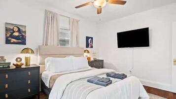 2 chambres, fer et planche à repasser, Wi-Fi, draps fournis