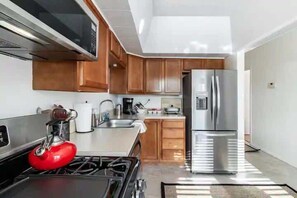 Refrigerador, microondas, horno, placa de cocina