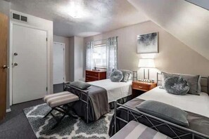 4 Schlafzimmer, Schreibtisch, Bügeleisen/Bügelbrett, WLAN