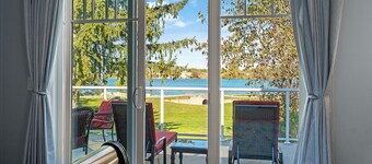 NEW! Niagara Riverview, Backs onto River