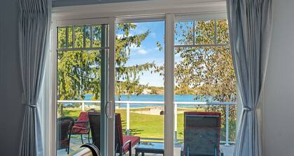 NEW! Niagara Riverview, Backs onto River