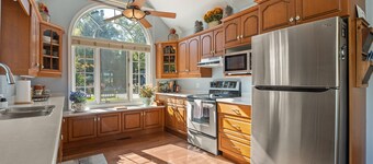 NEW! Niagara Riverview, Backs onto River