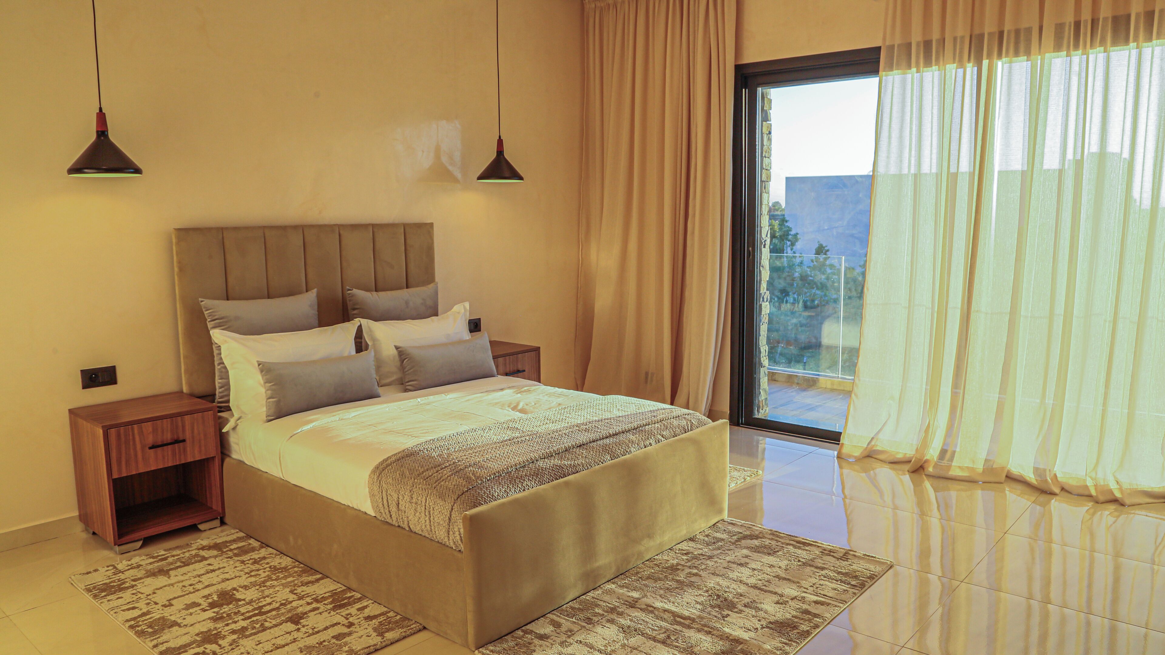 5 chambres, fer et planche à repasser, Wi-Fi, draps fournis