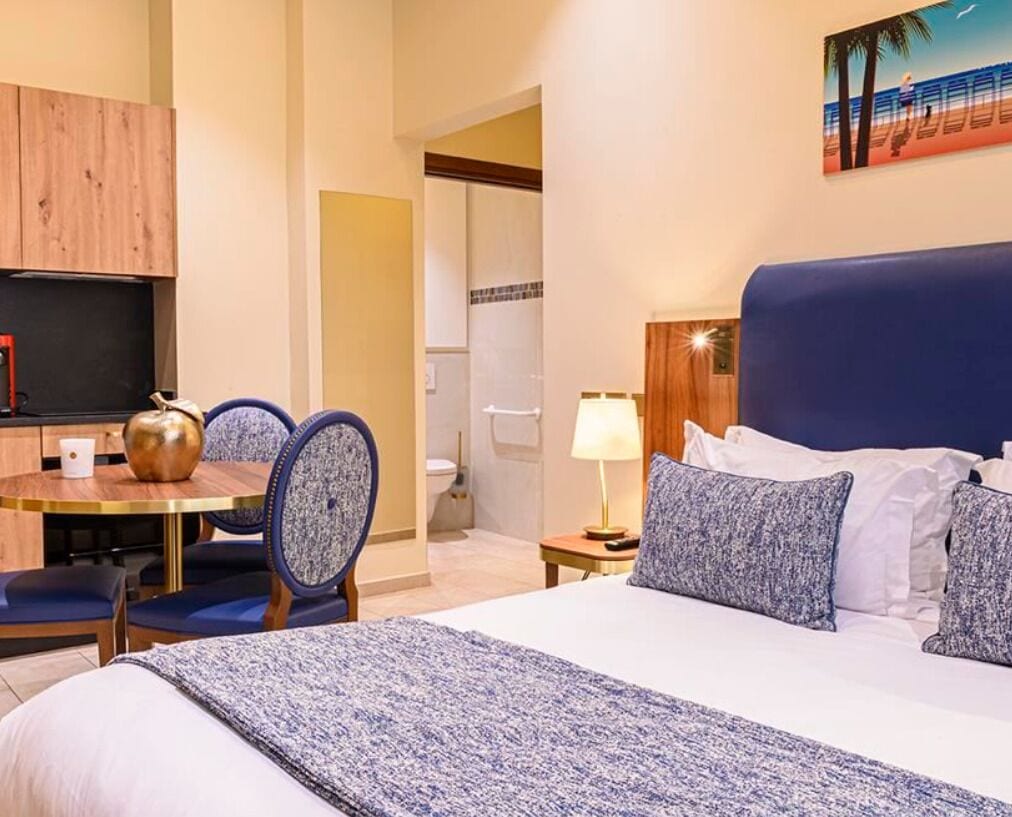 Standard Studio | In-room safe, blackout curtains, soundproofing, iron/ironing board