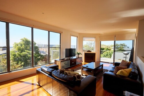 Surf Mist Townhouse - backs onto the RACV Resort!