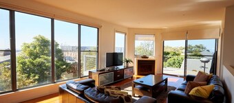 Surf Mist Townhouse - backs onto the RACV Resort!
