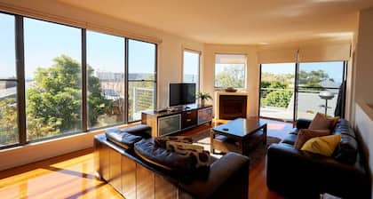 Surf Mist Townhouse - backs onto the RACV Resort!