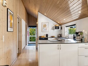 Kjøleskap, mikrobølgeovn, ovn og oppvaskmaskin