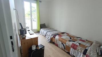 2 habitaciones, tabla de planchar con plancha, wifi y ropa de cama