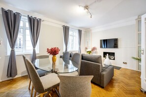 Dining - The Buckingham Palace Experience - 2 Bedroom Charm (Greater London)