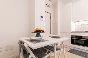 Estudio Confort | Zona de estar | Smart TV de 43 pulgadas con canales digitales