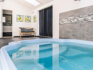 Huis | Zwembad | Een binnenzwembad, een buitenzwembad