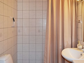 House | Bathroom - 6 Person Holiday Home in Svaneke (Svaneke)