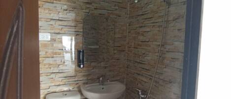 Family Double or Twin Room, Patio, Garden View | Bathroom | Hair dryer, towels, soap, shampoo
