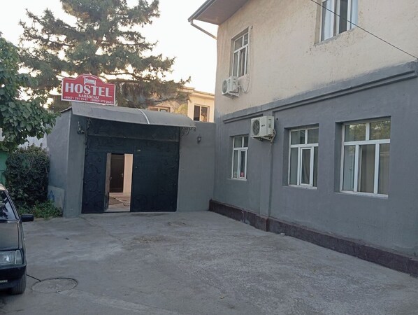 Front of property - Hostel Karadeniz ok (Tashkent)