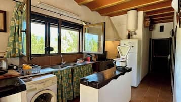 House, 3 Bedrooms, Accessible, Smoking | Interior