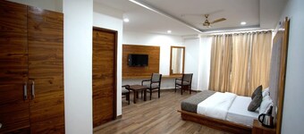 Goroomgo Sunroof Hotel & Banquet