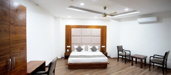 Goroomgo Sunroof Hotel & Banquet