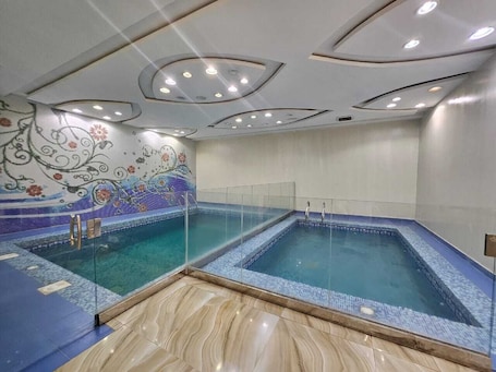10 indoor pools
