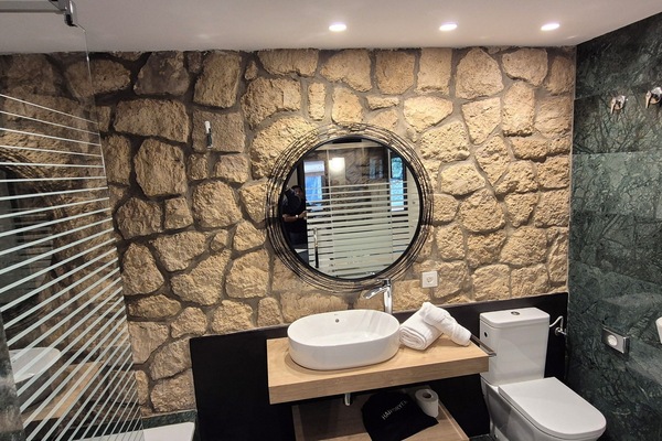 Standard Double Room | Bathroom