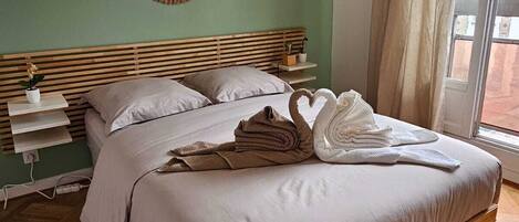 3 slaapkamers, een strijkplank/strijkijzer, wifi, beddengoed