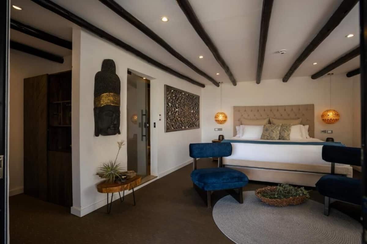 Junior Suite | Egyptian cotton sheets, premium bedding, down duvets, memory-foam beds