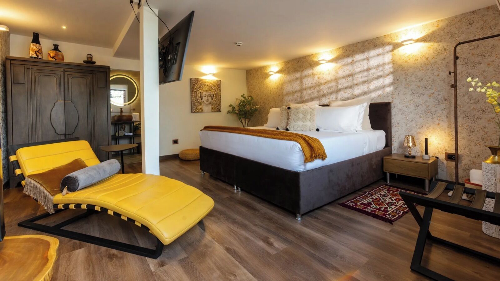 Classic-rum - utsikt mot trädgården | Egyptiska bomullslakan, sängtillbehör av högsta kvalitet och duntäcken