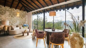 家庭套房, 多张床 | 埃及棉床单、高档床上用品、羽绒被、记忆海绵床垫